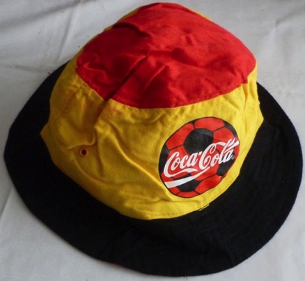 8619-2 € 3,00 coca cola hoedje rood gee lzwart